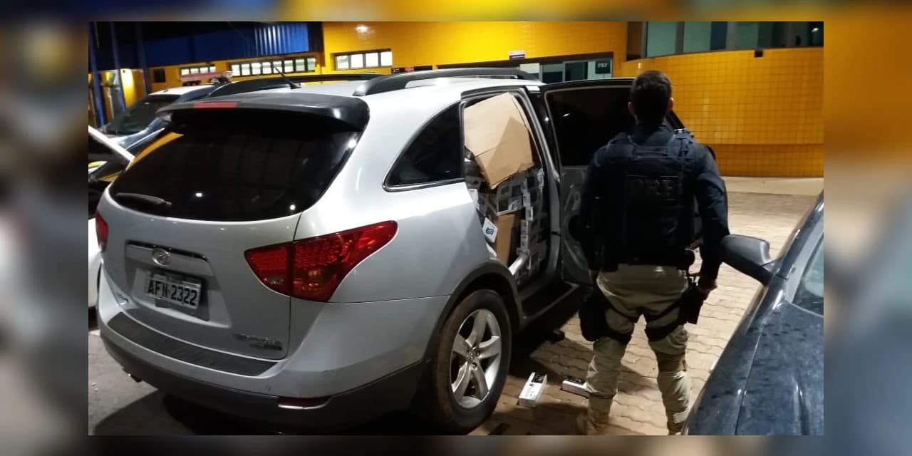 PRF realiza apreensão em Guaraniaçu de veículos carregados com cigarros