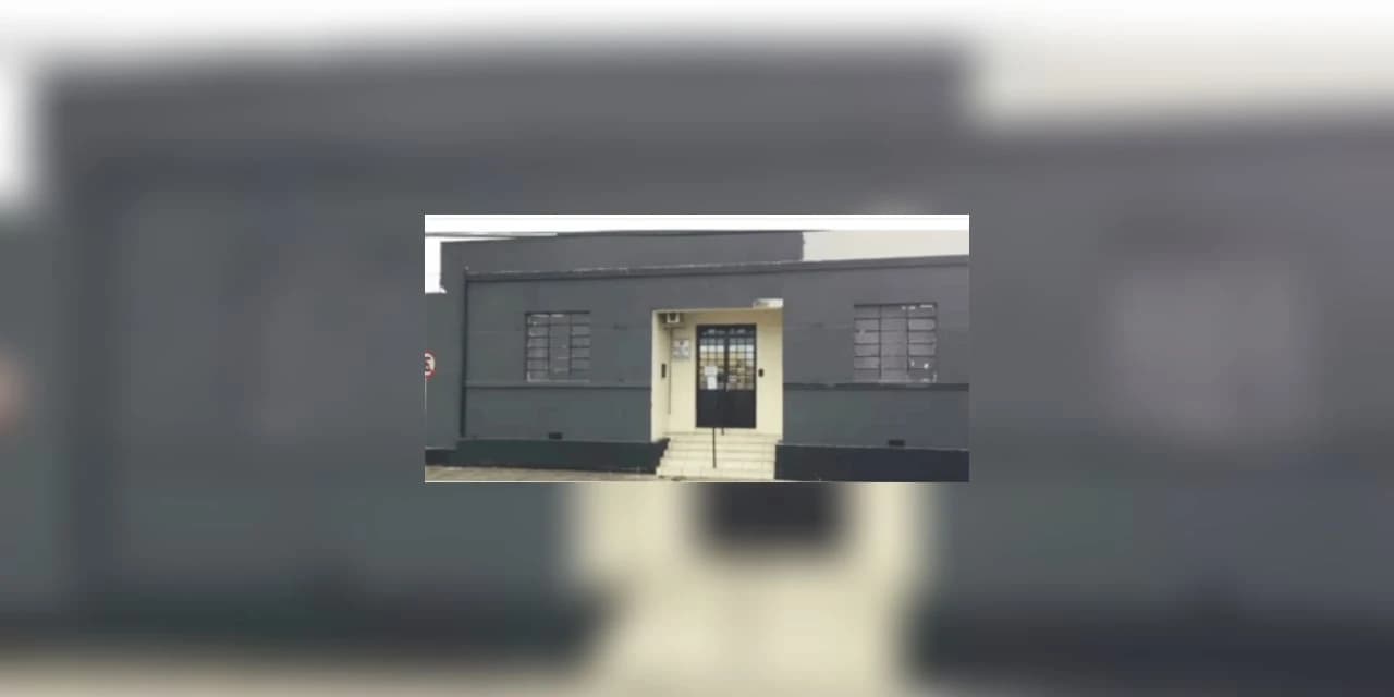 Presos serram grade e fogem de delegacia de Rebouças. Um foi encontrado morto