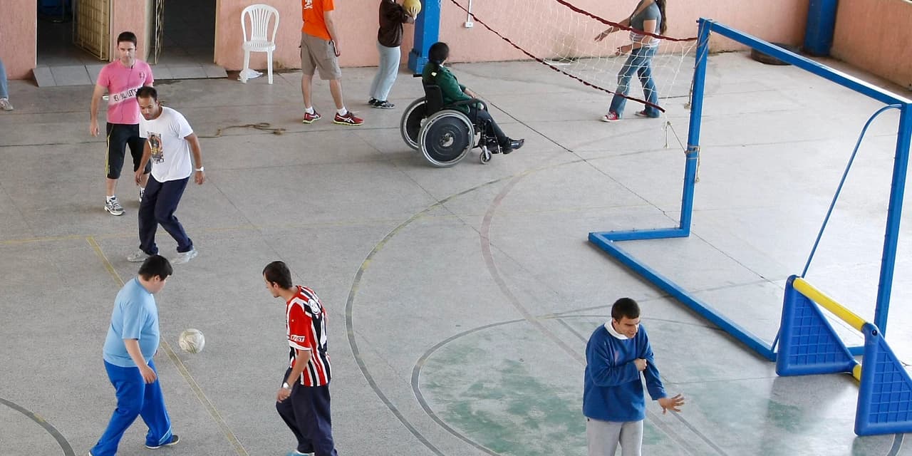 Saúde formaliza repasses para mais 23 Apaes e duas escolas