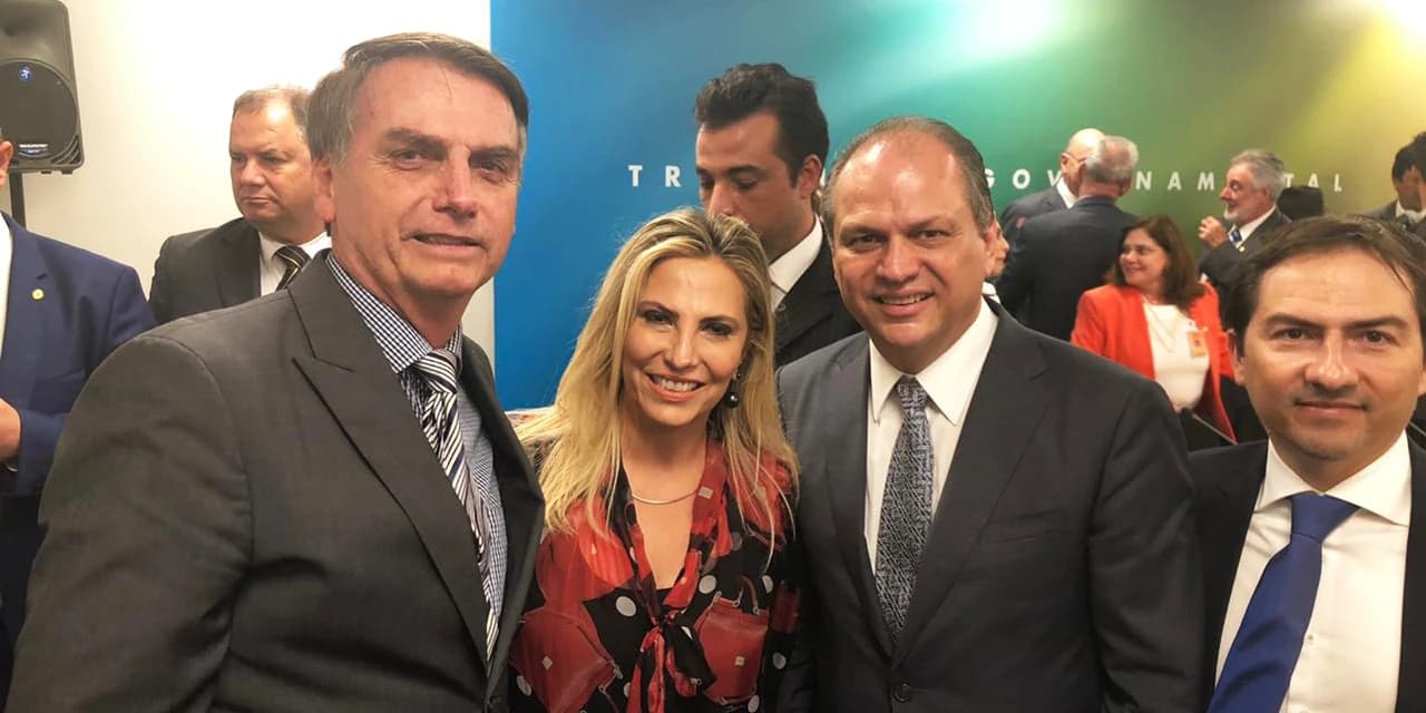 Cida convida Jair Bolsonaro para receber a Ordem do Pinheiro