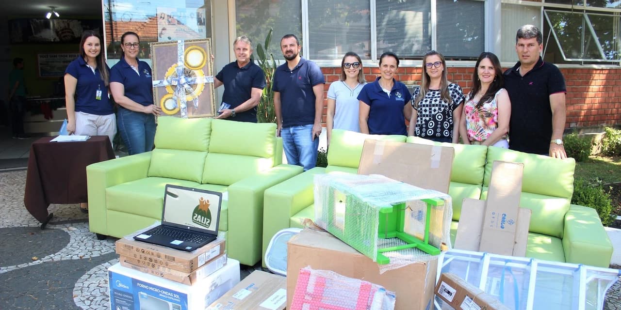 Prefeitura entrega veículo e equipamentos para Apae de Prudentópolis.
