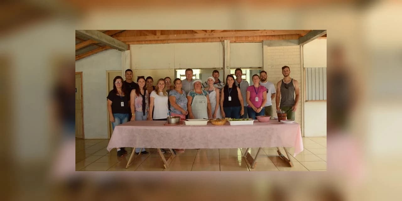 Secretaria de Turismo de Guarapuava orienta moradores do salto São Francisco para receber turistas