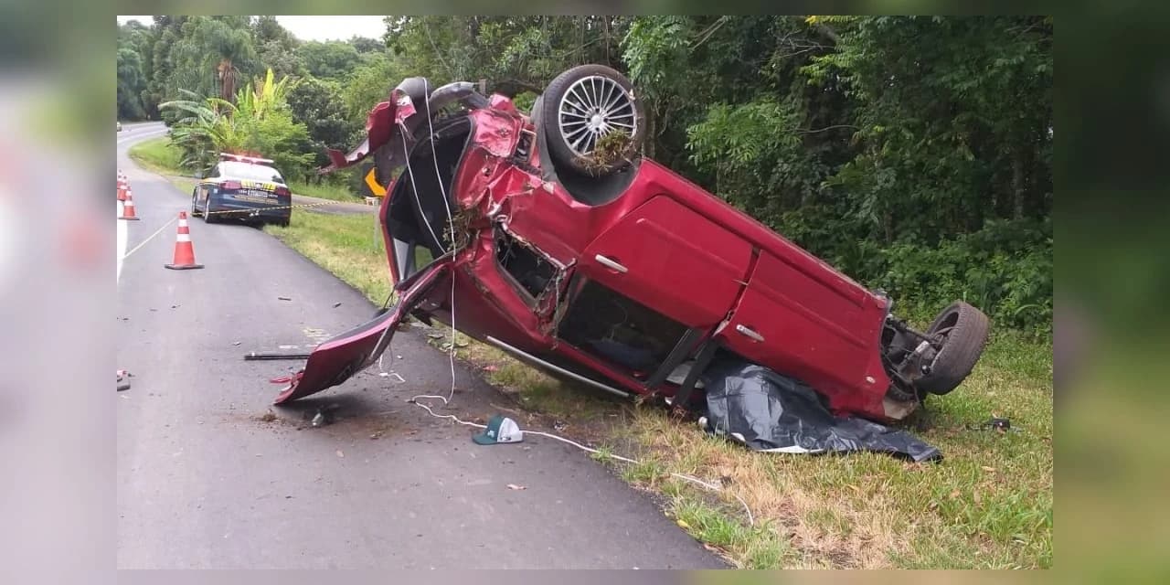 Homem morre após veículo colidir em árvore na BR-277, em Irati