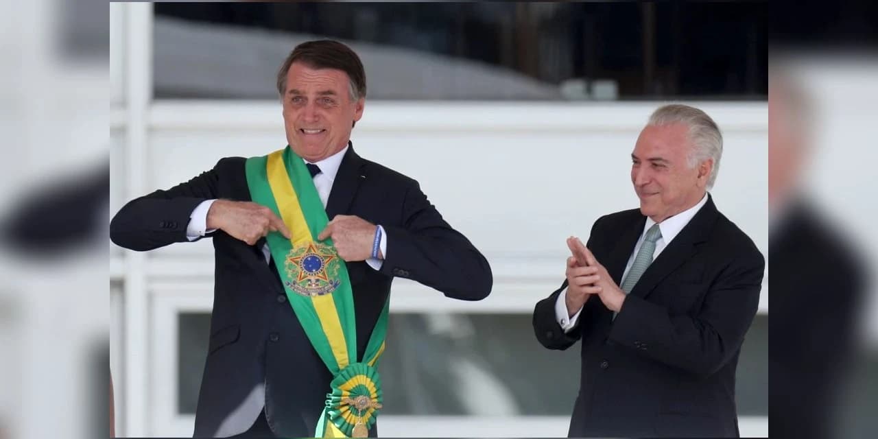 Após receber faixa, Bolsonaro diz que Brasil começou a se libertar do socialismo
