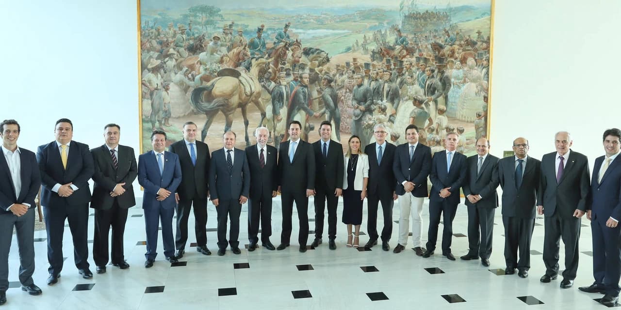 Ratinho Jr formaliza reforma administrativa, com corte de secretarias