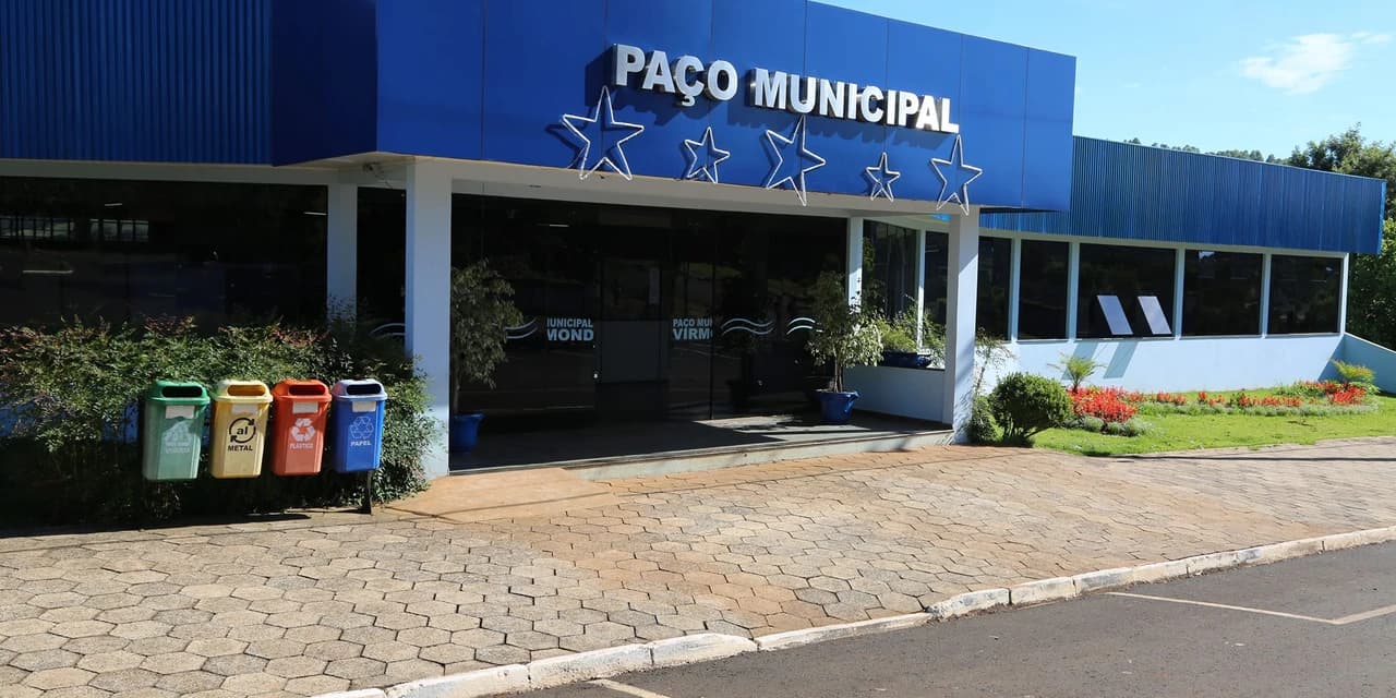 Prefeito e secretário têm bens bloqueados pela Justiça por uso de máquinas em benefício de particulares