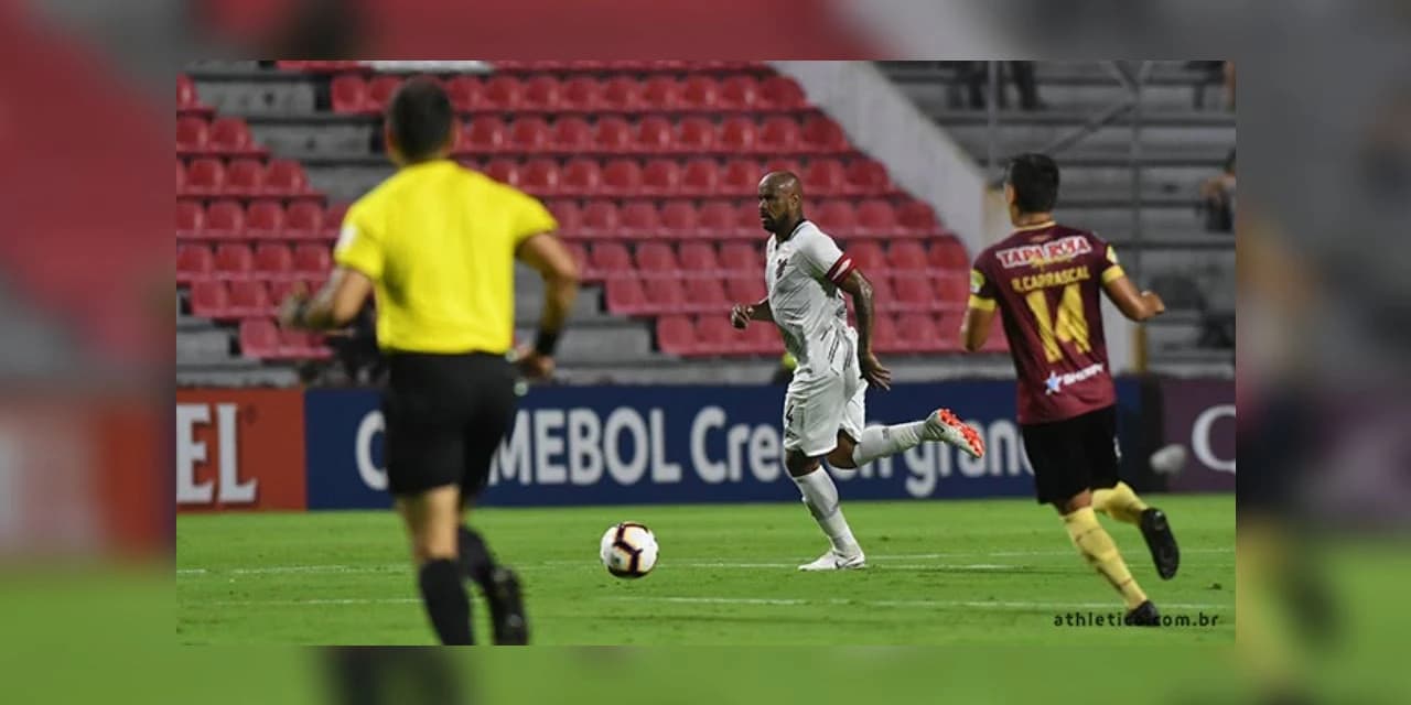 Athletico sofre na Colômbia e estreia na Libertadores com derrota para Tolima