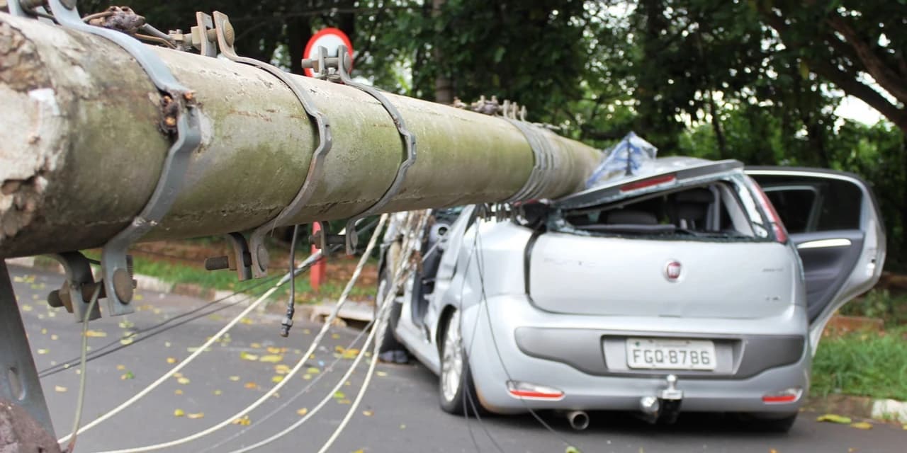 Acidentes de carro derrubaram 3 mil postes da Copel em 2018