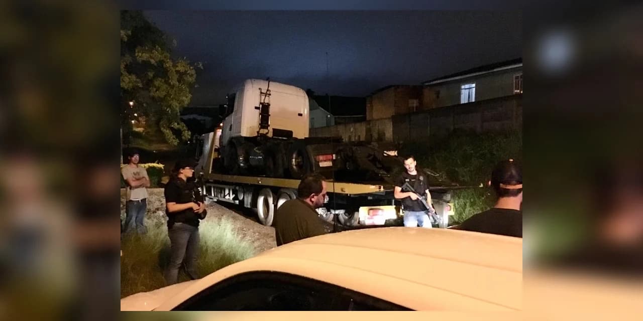 Polícia recupera caminhão roubado em Guaramiranga