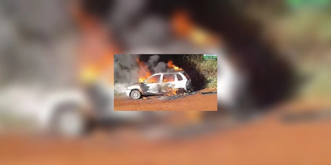 Homem ateia fogo em veículo com mulher grávida e criança de quatros anos dentro, em Turvo