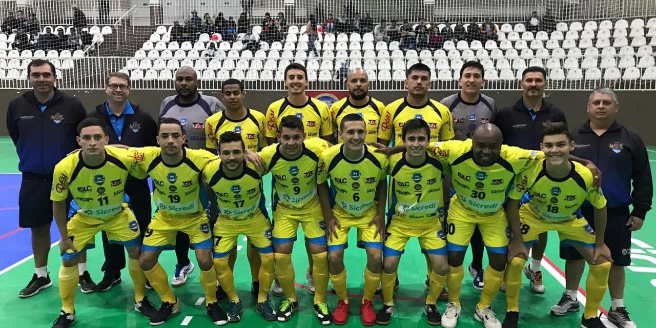 Prude Futsal faz 4x2 e praticamente garante classificação