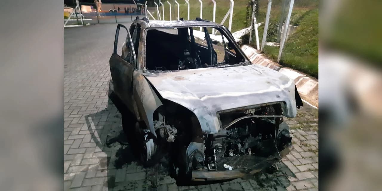 Assalto a 3 ônibus na BR-376 termina com 2 feridos e 78 passageiros roubados, diz PRF