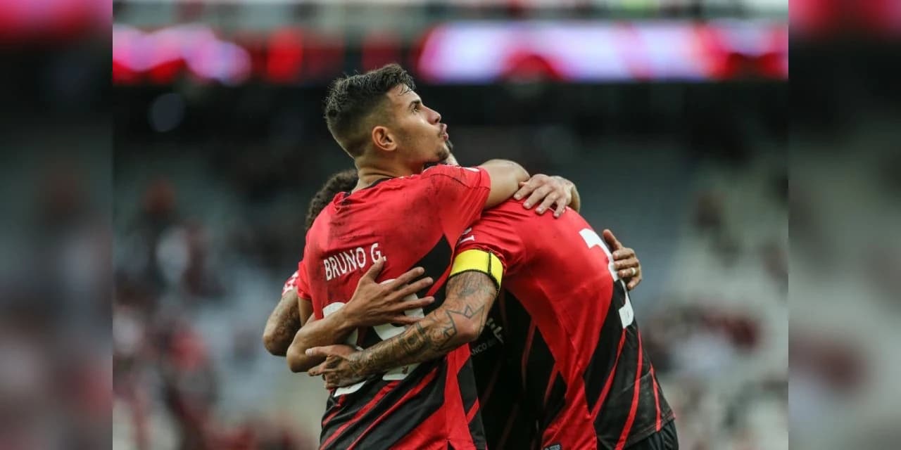Com facilidade, Athletico atropela o Fluminense e volta a vencer no Brasileirão