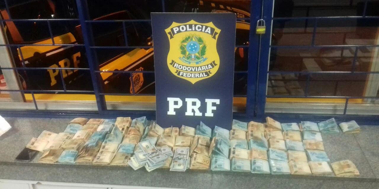 PRF apreende mais de R$ 130 mil sem origem em Prudentópolis