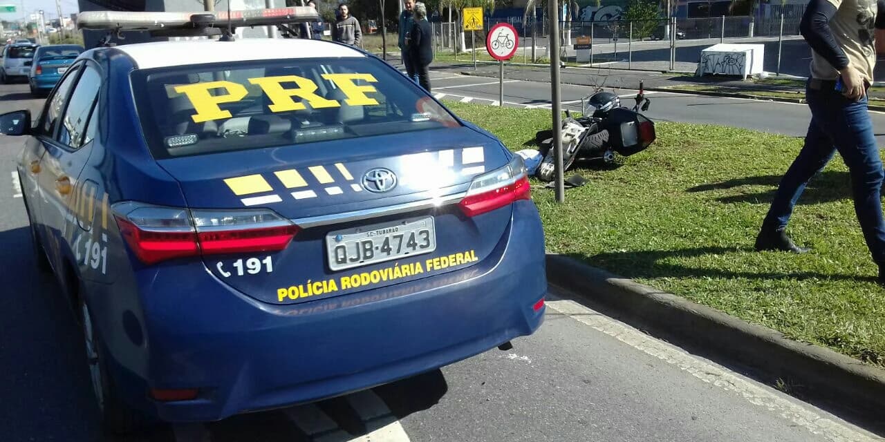 Motociclista morre após colidir na traseira de um carro na linha verde em Curitiba