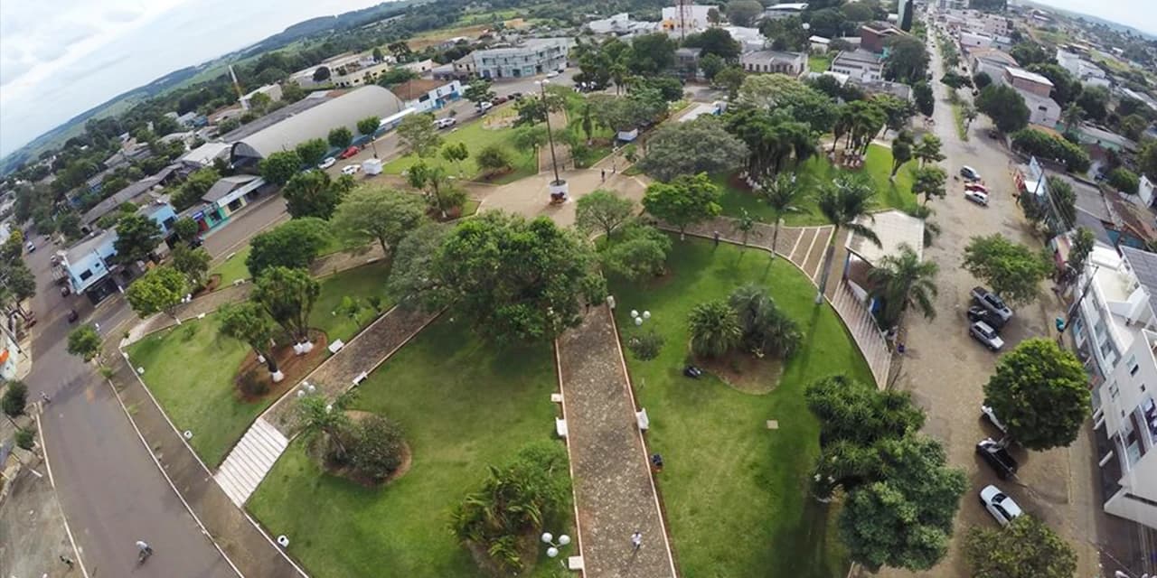 Após matar homem à facadas assassino espera policia deitado ao lado do corpo da vítima em Palmital