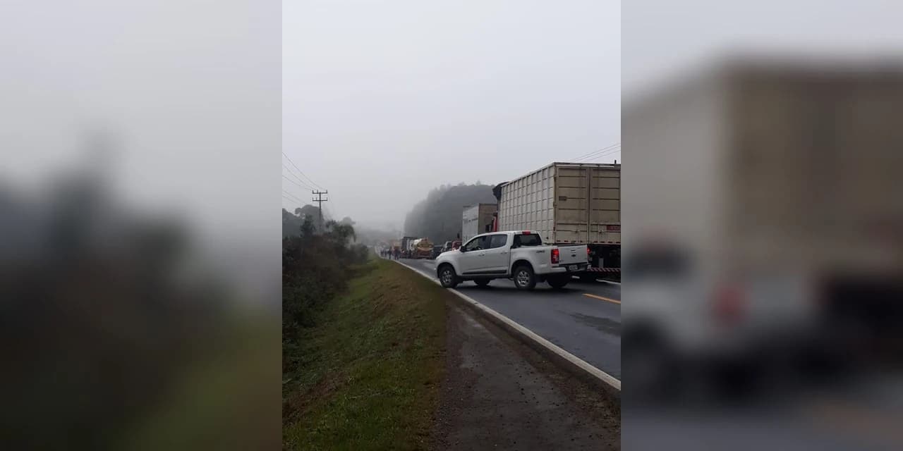 Acidente na BR 153, em Mallet envolve três veículos, em um deles estavam dois PM.