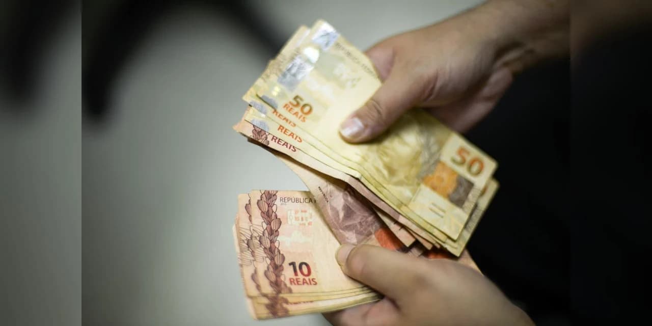 Aprovada em comissão, LDO prevê salário mínimo de R$ 1.040.00