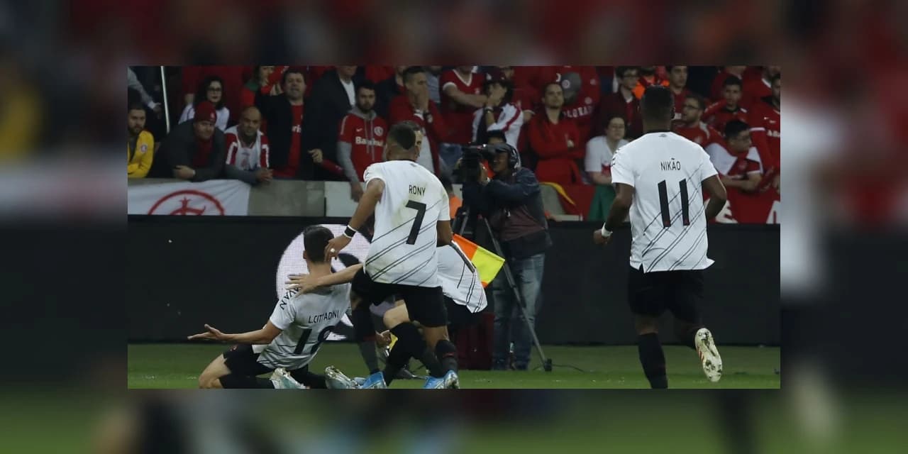Com gols de Léo Cittadini e Rony, Athletico bate o Inter e conquista a Copa do Brasil pela primeira vez