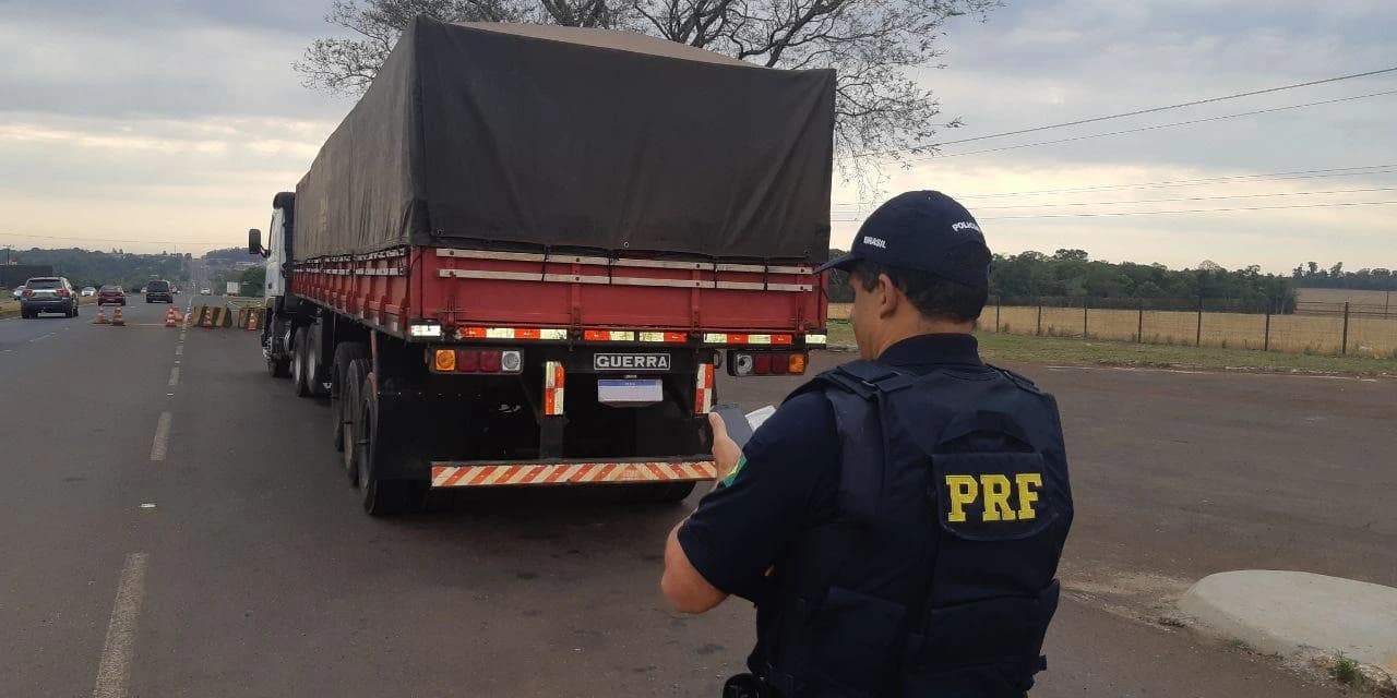 Motorista embriagado, sem perna é flagrado dirigindo caminhão no oeste do Paraná