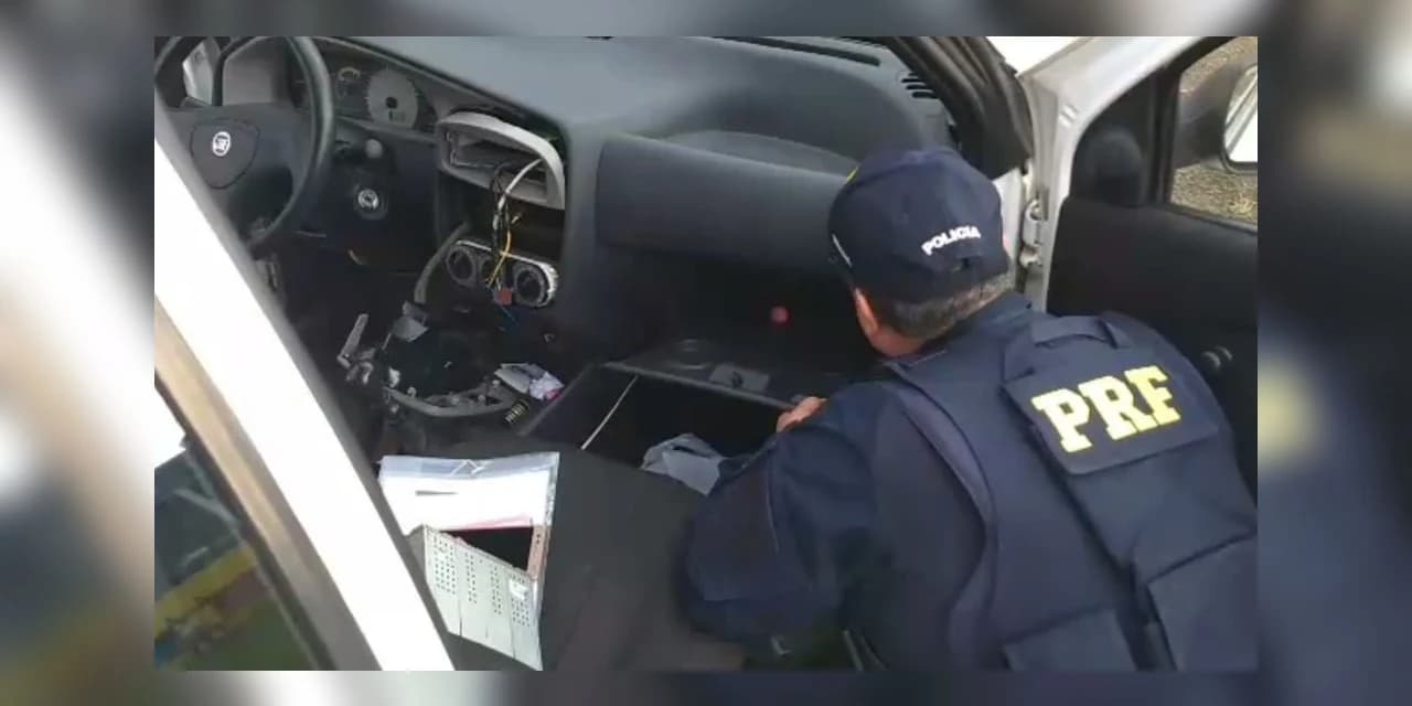 Homem é preso com cerca de 50 kg de maconha escondidos em painel de carro, em Irati