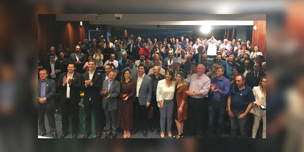 Prefeito de Guarapuava, Cesar Silvestri Filho, assumiu na sexta-feira a Direção Estadual do Podemos. ASSISTA: