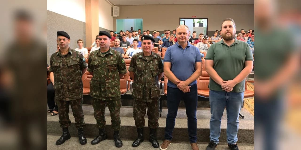 Osnei Stadler participa da cerimonia de entrega de certificados de dispensa de incorporação. ASSISTA: