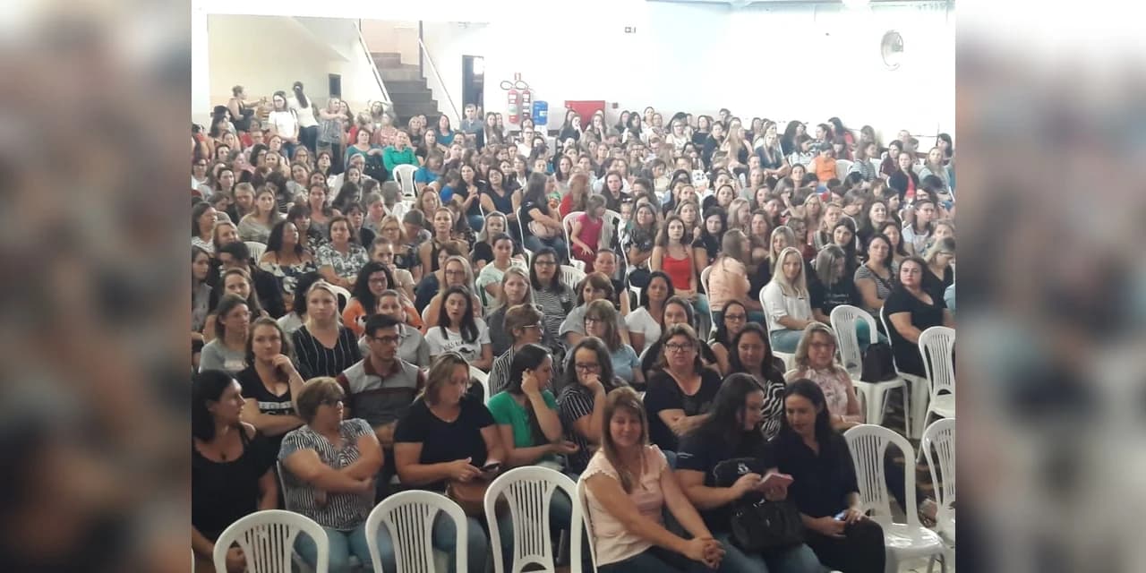 TV NOSSA GENTE: Abertura do ano letivo reuniu aproximadamente 400 professores em Prudentópolis.