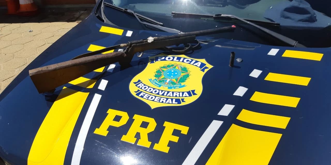 Após acompanhamento tático, PRF detém motorista inabilitado e com posse de arma