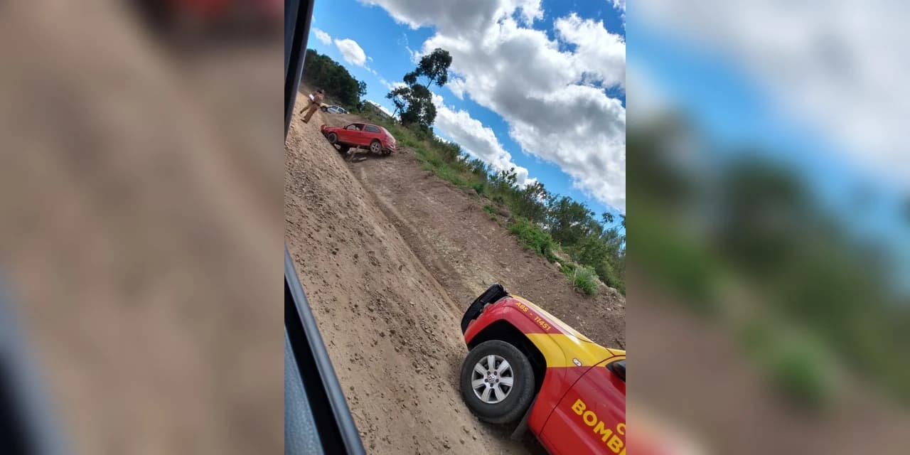 Condutora perde o controle e veículo bate no barranco no interior de Prudentópolis