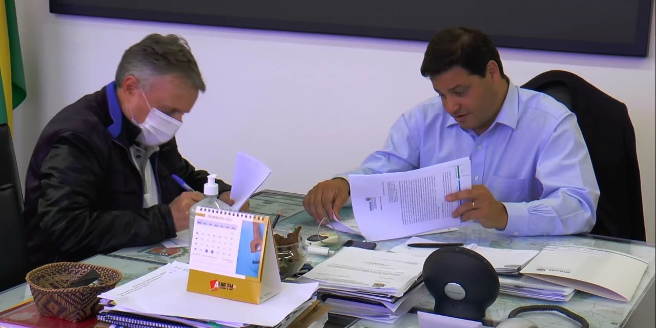 TV NOSSA GENTE: Adelmo assina convênio que vai beneficiar a comunidade de Papanduva de Baixo.