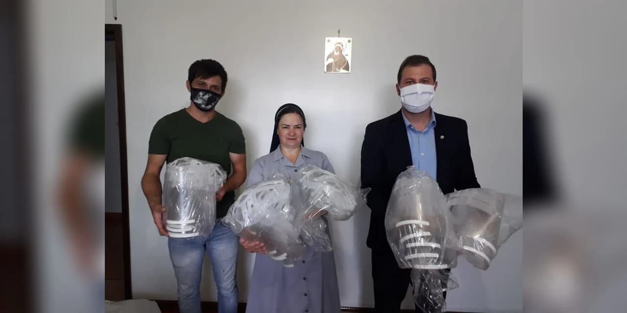 Rotary Club Prudentópolis Cachoeiras doa mascaras de proteção impressas em 3d aos hospitais e ao lar dos idosos.