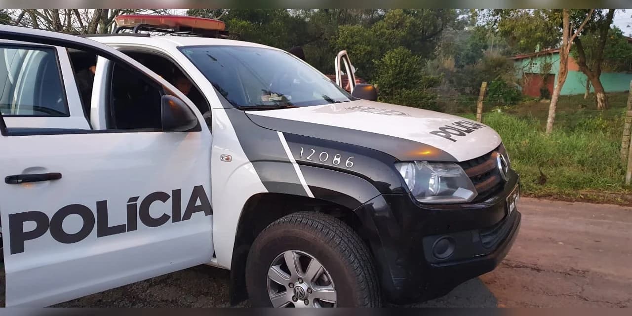Policiais civis de Imbituva cumprem mandados de busca e apreensão e de prisão.
