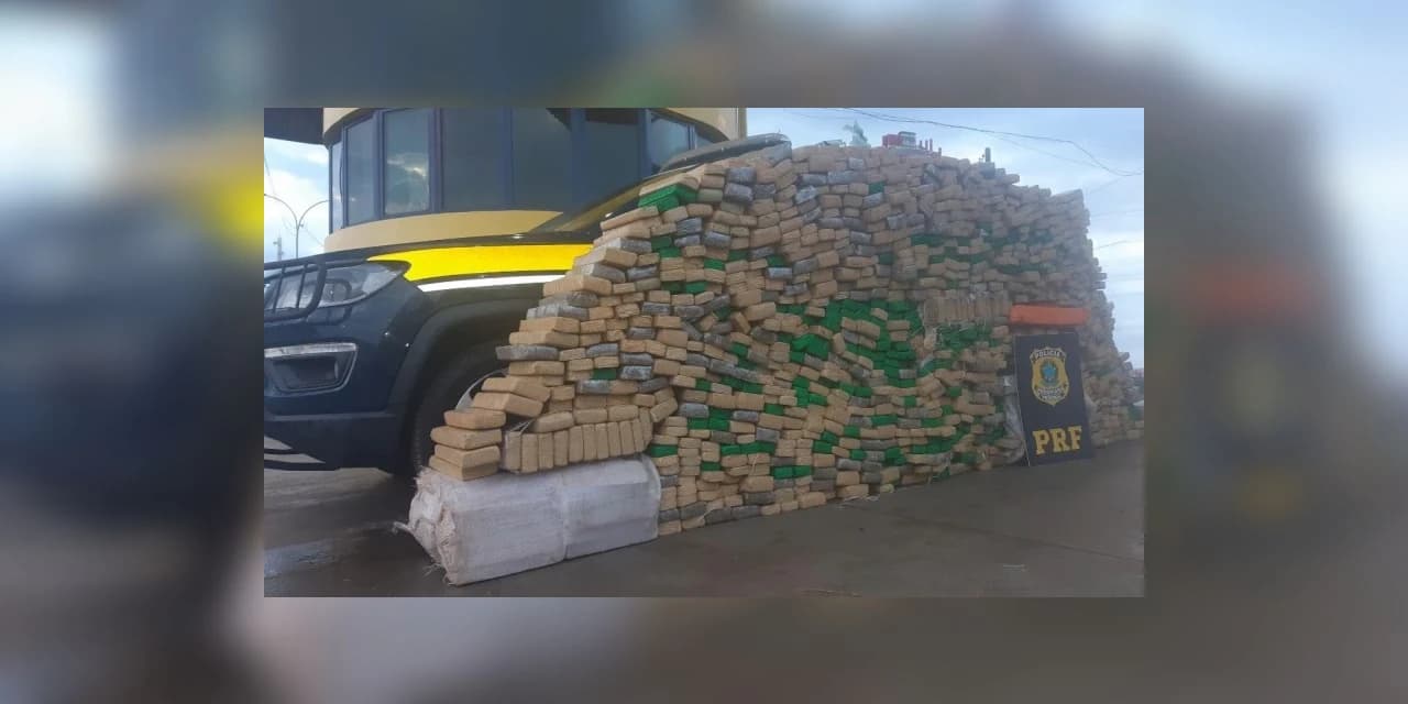 PRF apreende quase 1 tonelada de maconha e munições em Ibema (PR)