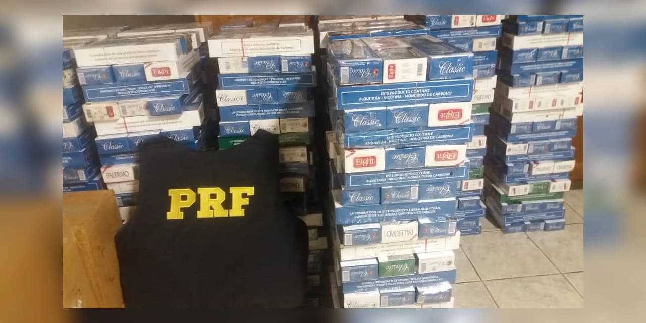 PRF atende acidente com veículo carregado com cigarros