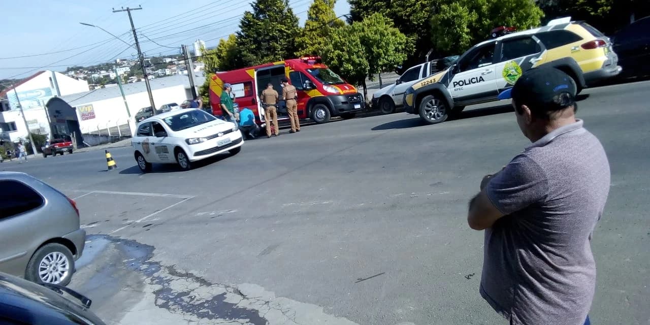 Polícia Militar atende acidente de trânsito em Prudentópolis.