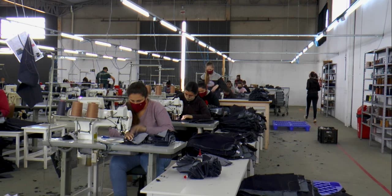 TV NOSSA GENTE: Fábrica de jeans gera empregos e renda em Inácio Martins.