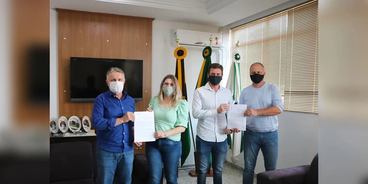 TV NOSSA GENTE: Prefeito Adelmo assina a ordem de serviço para o inicio da revitalização da praça da Matriz.