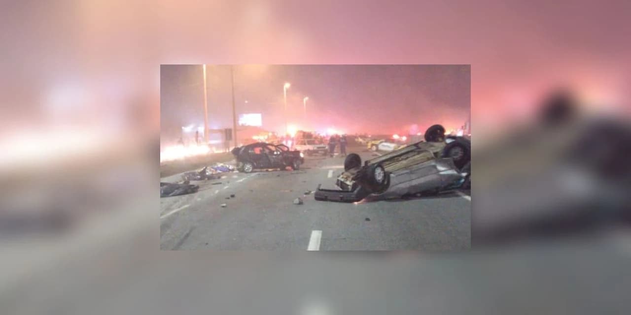 Acidente gravíssimo na BR-277 entre carros, motos e caminhão deixa oito mortos e 23 feridos.