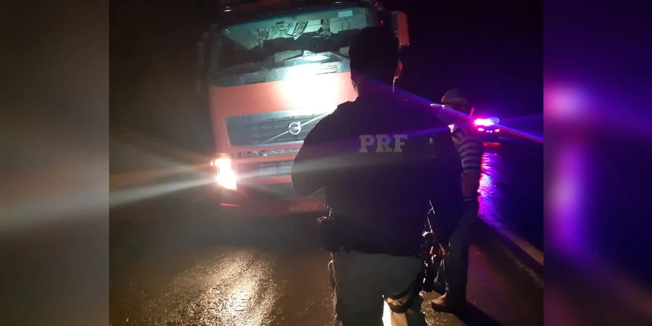 Jovem de 17 anos fica gravemente ferido após colidir moto em uma carreta, em Guamiranga