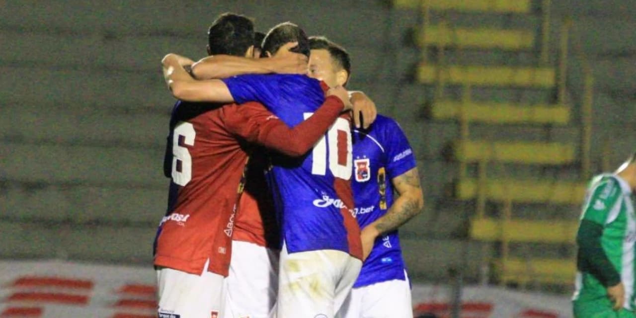 Paraná Clube vira ainda no primeiro tempo e assume a 1ª colocação da Série B