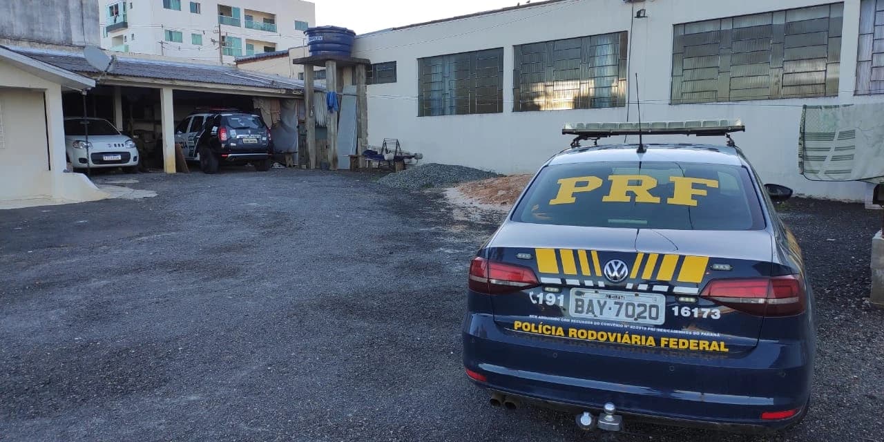PRF cumpre mandado de prisão durante atendimento de acidente em Palmeira.