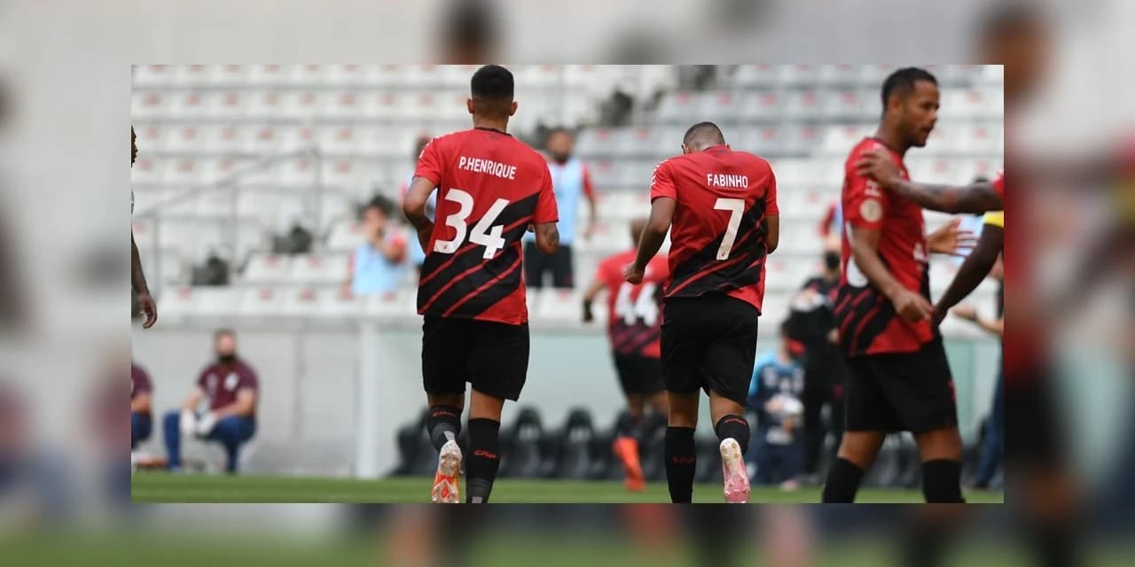 Fim do jejum! Athletico vence o Coritiba e deixa a zona de rebaixamento.