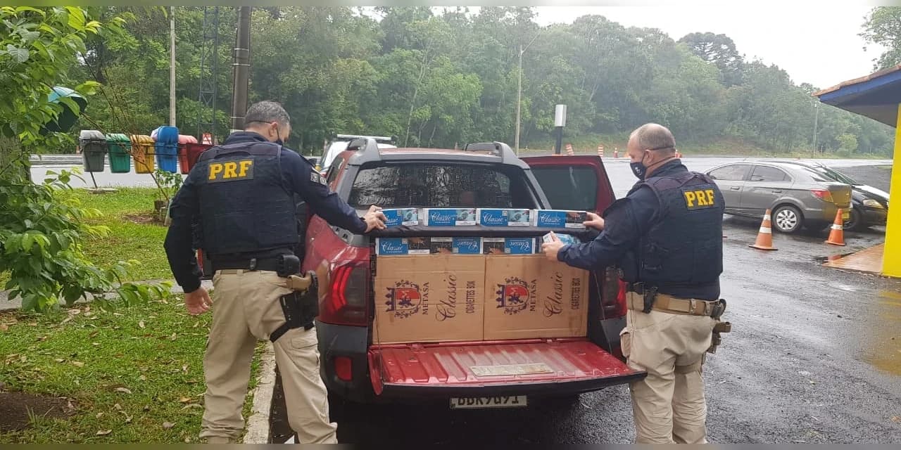 Após acompanhamento tático, PRF recupera veículo roubado que estava transportando cigarros contrabandeados