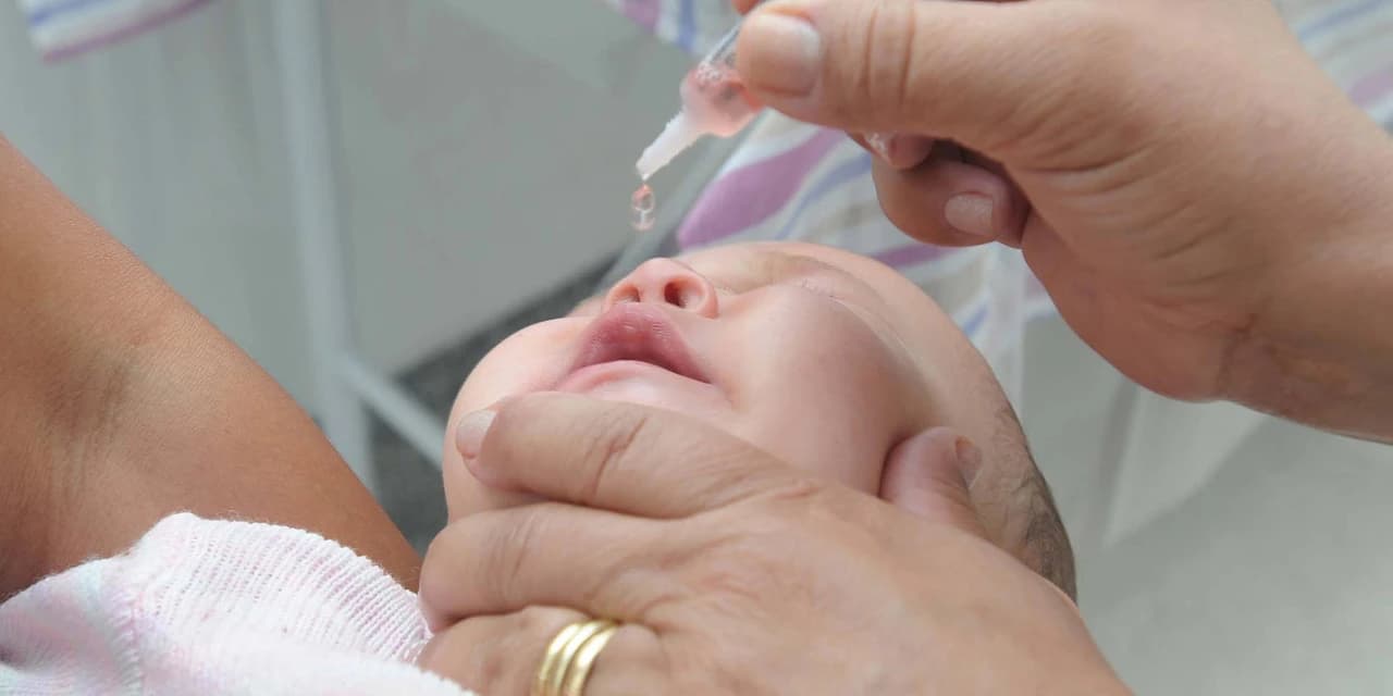 Campanha de vacinação contra a poliomielite encerra neste mês.