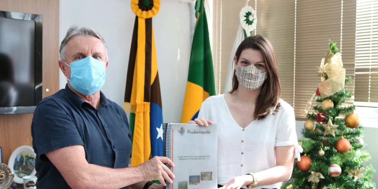 Secretaria Municipal de Meio Ambiente realizou a entrega simbólica do Plano Municipal de Arborização Urbana em Prudentópolis