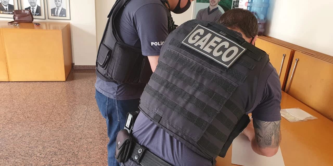 Gaeco cumpre mandados de prisão contra vereadores, presidente de autarquia e empresários em Ponta Grossa.