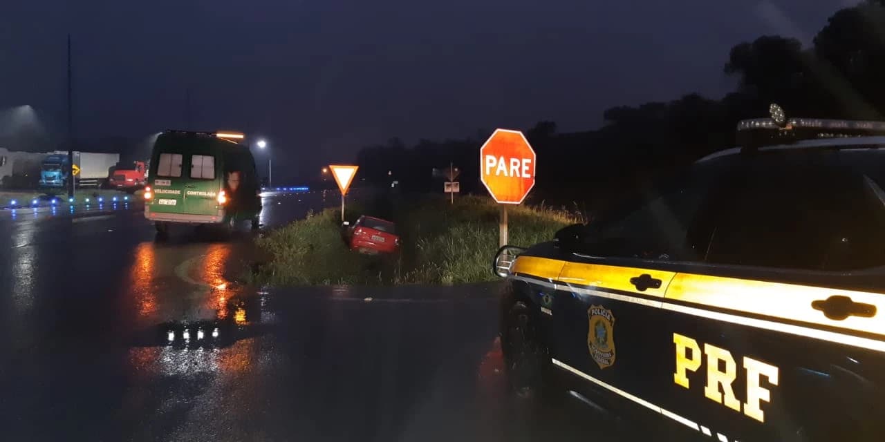 PRF atende acidente na madrugada, em Irati
