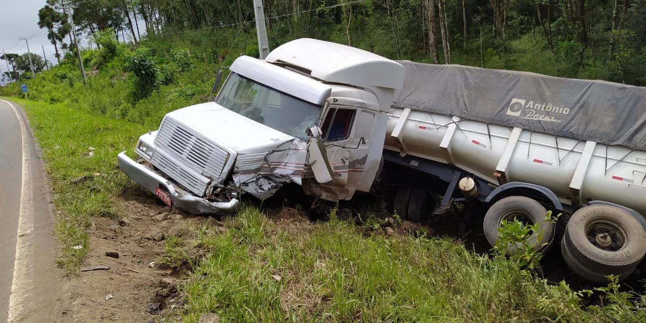 PRF atende colisão frontal com óbito na BR153 em Rebouças