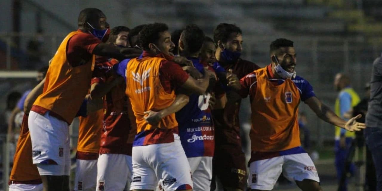 Paraná vence CSA e se mantém vivo na briga contra o rebaixamento